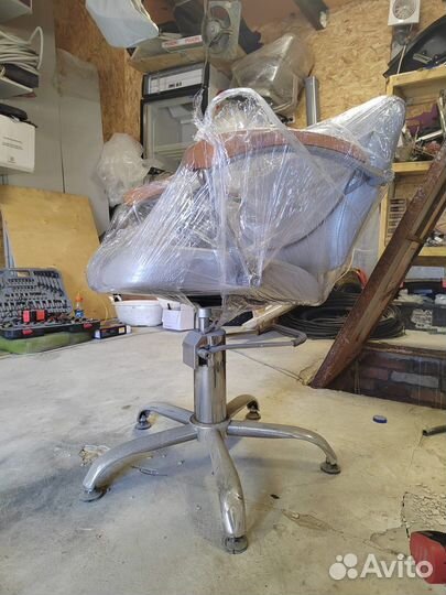 Парикмахерское кресло