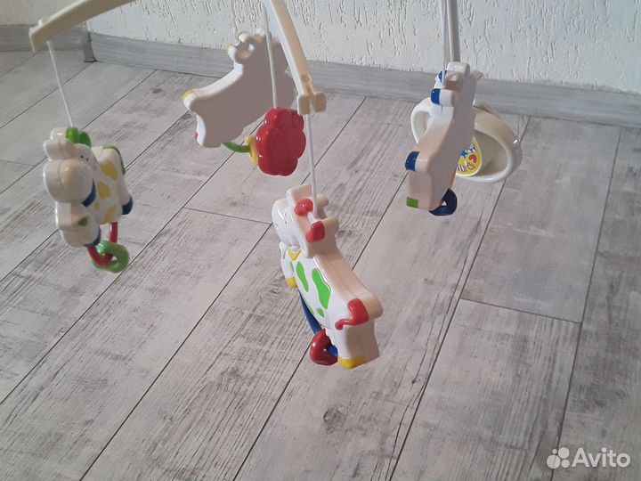 Игрушка в кроватку