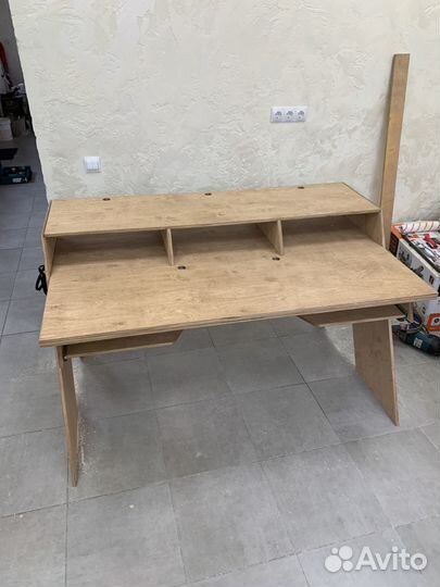 Студийный стол для музыкантов - Орех