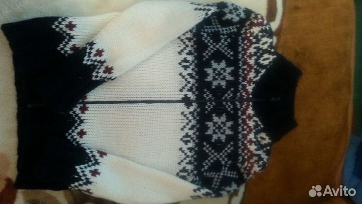 Продам детский новый свитер