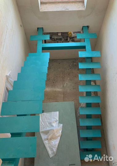 Каркас лестницы из металла