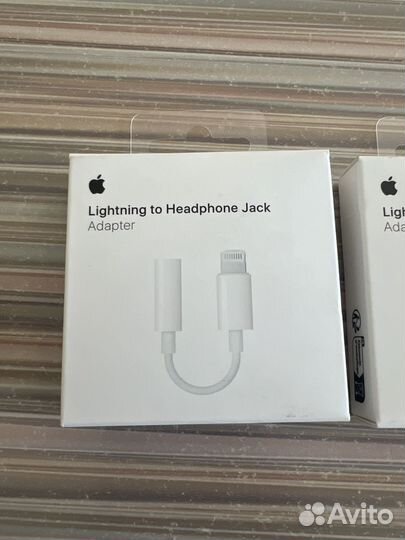 Lighting to 3.5 mm Headphone Jack Adapter