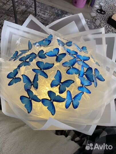 Светящейся букет из бабочек