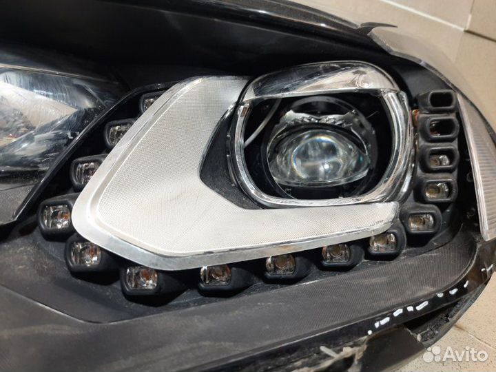 Фара левая Volkswagen Touareg NF