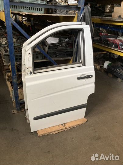 Дверь передняя Мерседес Вито 639
