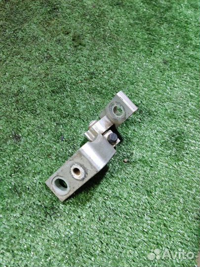 Петля двери передняя правая Audi A6 C6