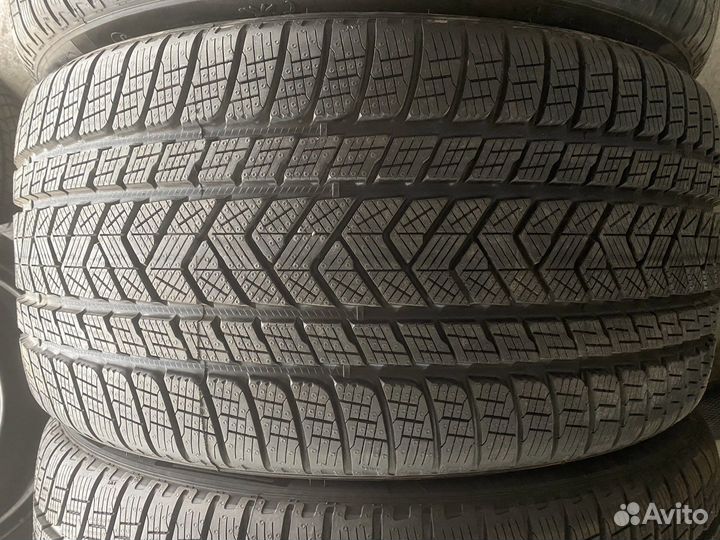 Pirelli Scorpion Winter 285/40 R22 и 325/35 R22 114W