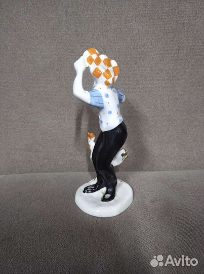 Фарфоровая статуэтка, клоун с петухом