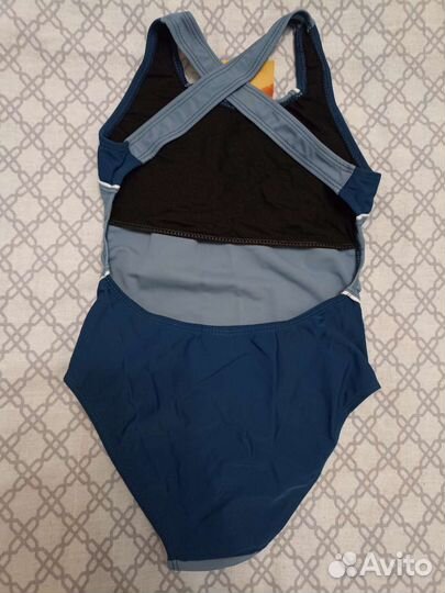 Купальник слитный новый 30