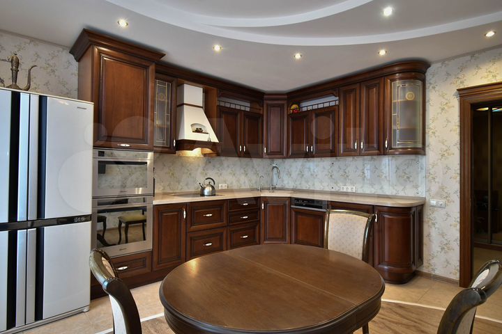 3-к. квартира, 117 м², 4/10 эт.