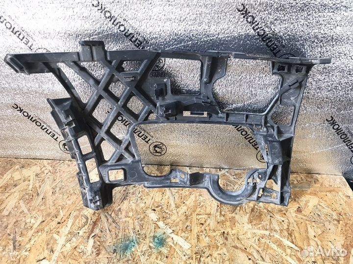 Кронштейны крепления бампера,Golf 7