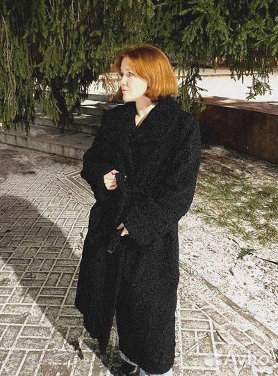 Шуба из каракульчи новая