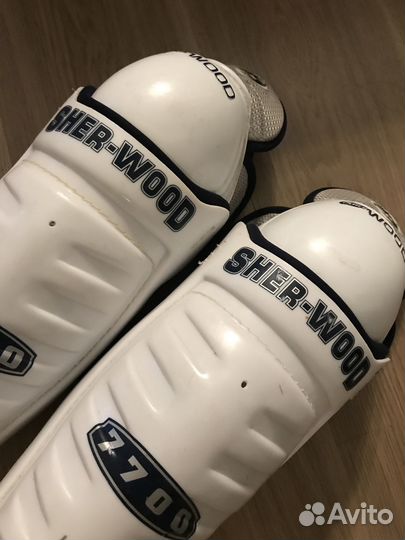 Щитки хоккейные sher -wood Бронь