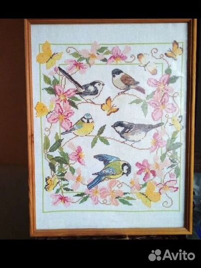 Картина в деревянной рамке