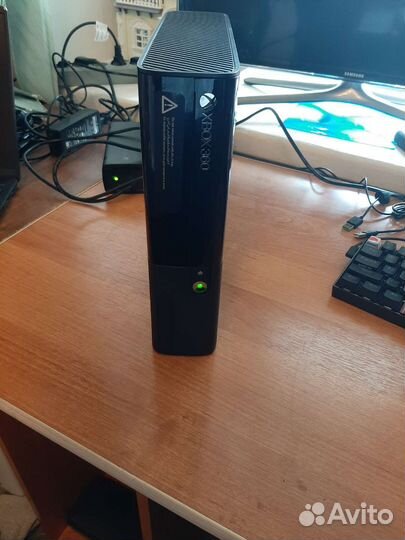 Xbox 360 E чистый (без прошивок)