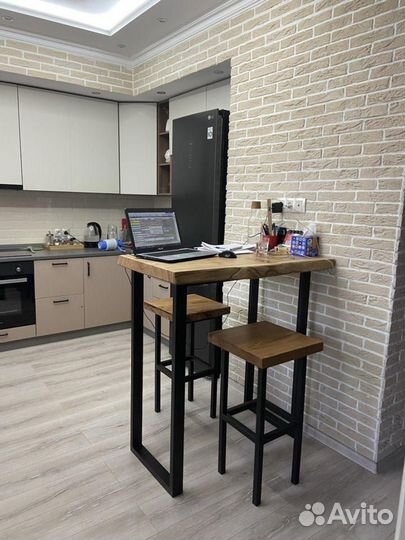 Барный стол и стулья