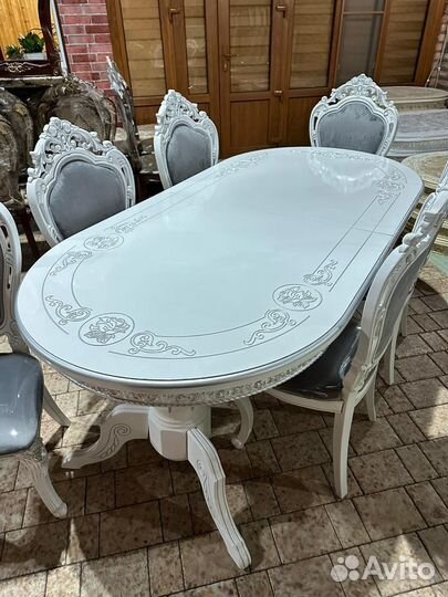 Стол и стулья 