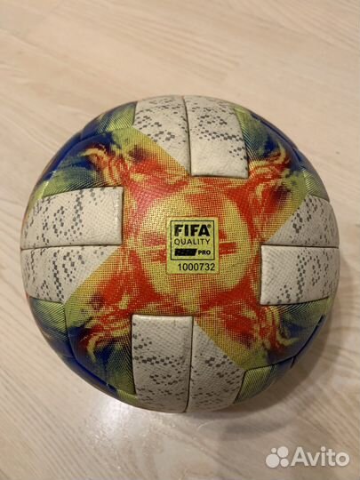 Футбольный мяч adidas