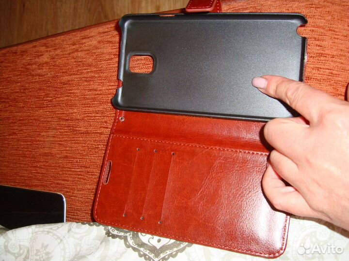 Чехол на телефон