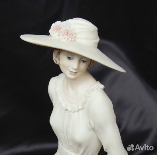 Джузеппе Армани статуэтка Леди с цветком 2000