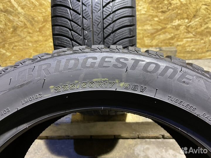 Bridgestone Blizzak LM-001 225/50 R17