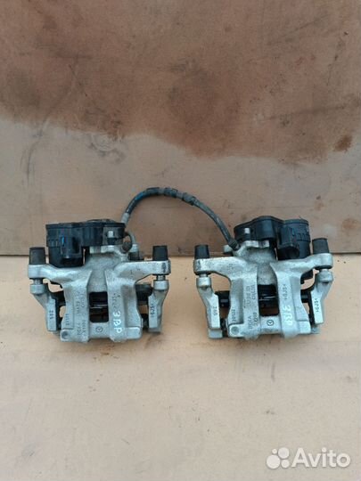 Тормозной суппорт задний Mazda 3BP.оригинал