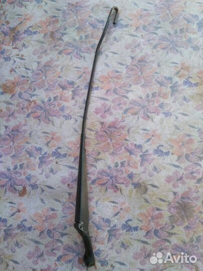 Поводок стеклоочистителя передний правый