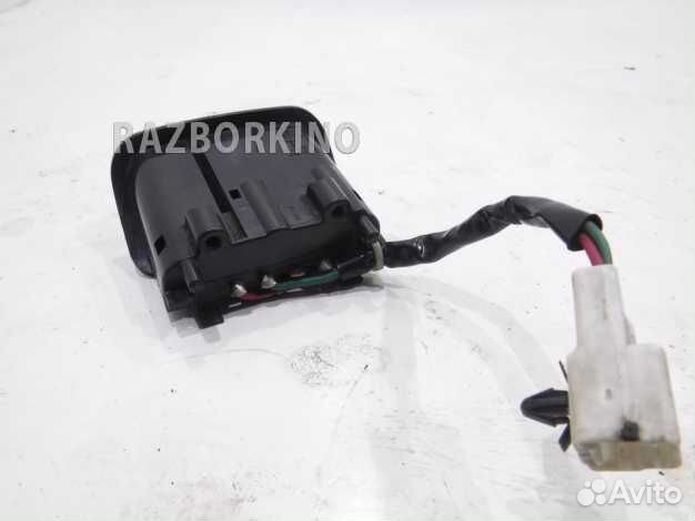 Кнопка открывания лючка бензобака