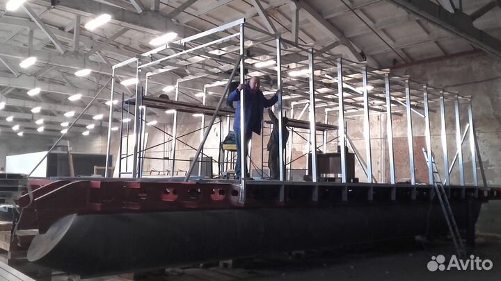 Хаусбот с двумя моторами