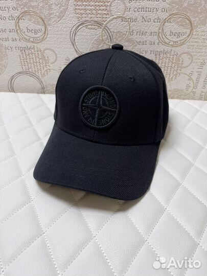 Бейсболка Stone Island закрытая