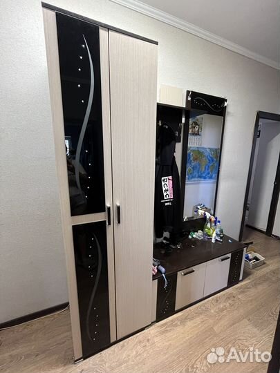 Стенка в прихожую