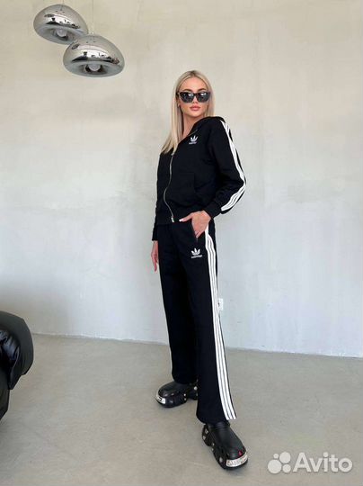 Спортивный костюм женский