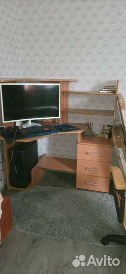 Компьютерный стол
