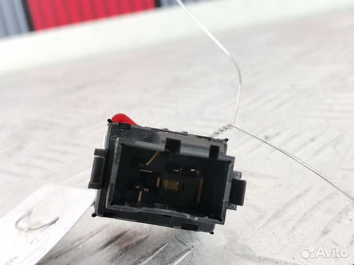 Кнопка аварийной сигнализации Skoda Fabia (6Y)