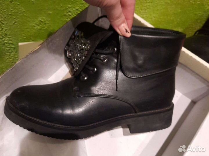 Ботинки без каблука