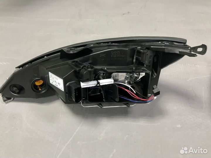 Фара Ford Focus I 01 - 04