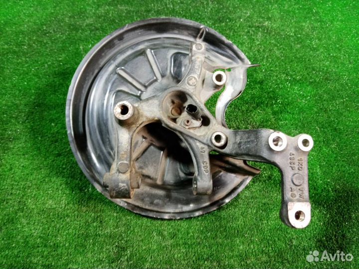 Цапфа задняя левая Volkswagen Golf 5 BLG 1.4 2008