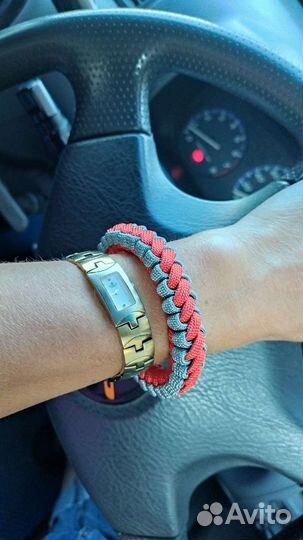 Цветные браслеты из паракорда