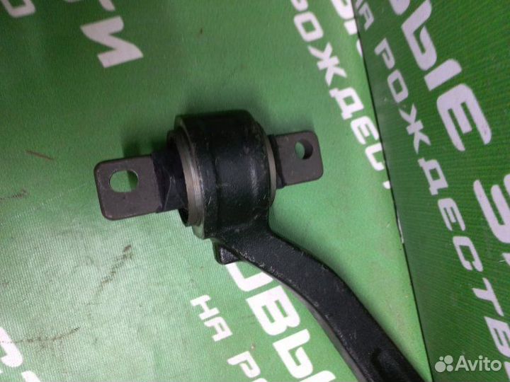 Рычаг задний нижний правый Mitsubishi Galant 1992