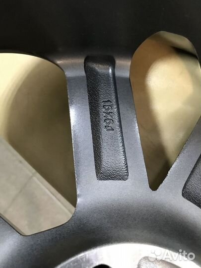 Диск литой Replica 16 4*100 ET 52 54.1 KI1014