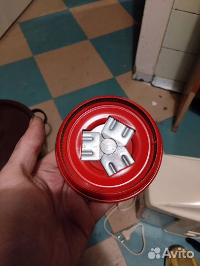 Приспособление для закупорки стеклянных банок