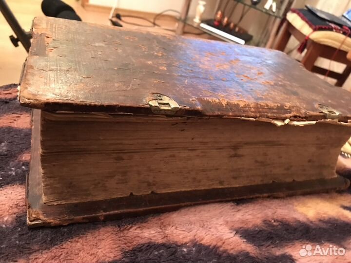 Старинная книга Житие Святых церковная антикварная