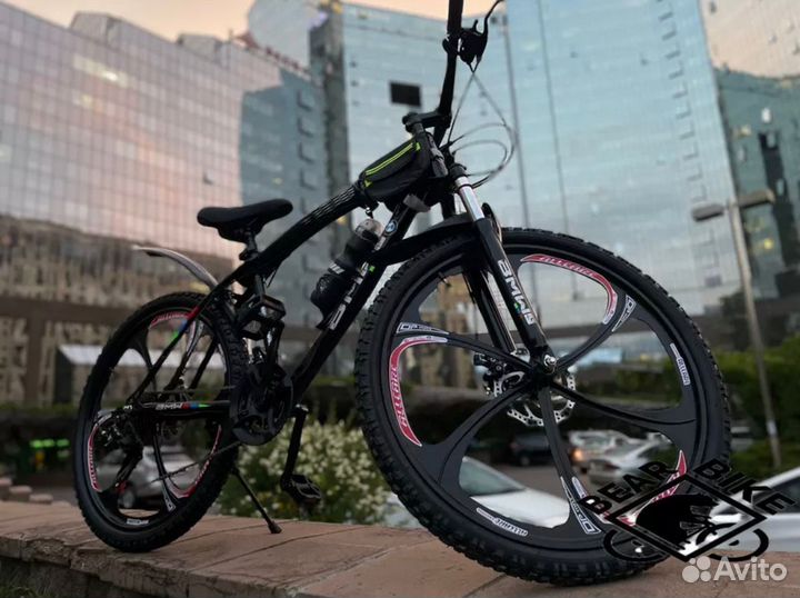 Велосипед BMW на литых дисках