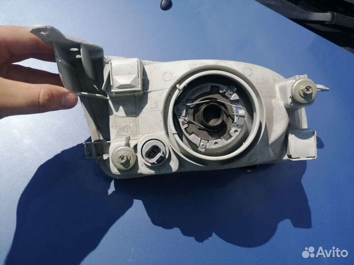 Продам фару на Тойоту Короллу 110 кузов