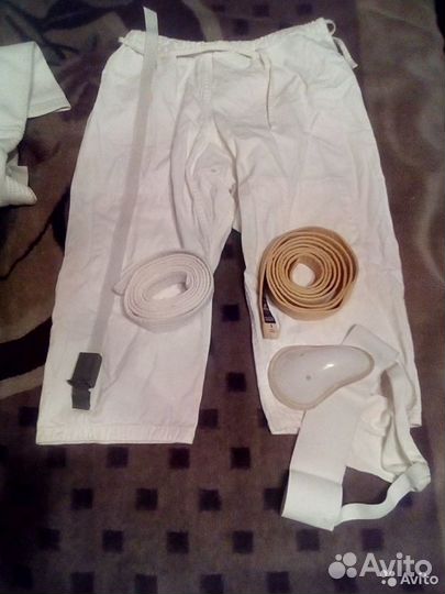 Кимоно + защита для паха + 2 пояса