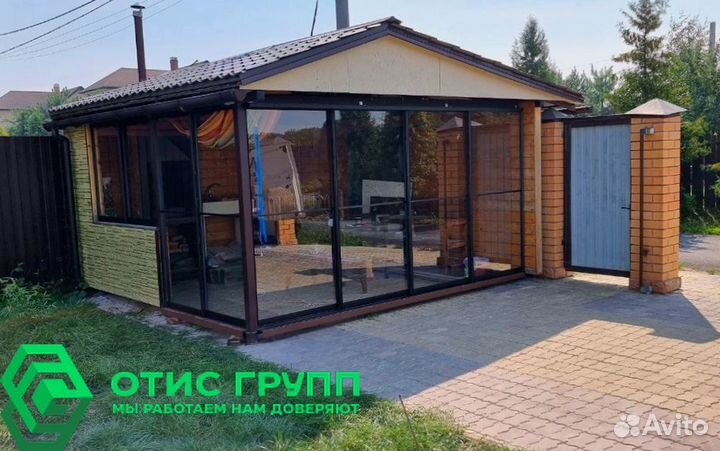 Фасадное остекление стеклянными дверями купе