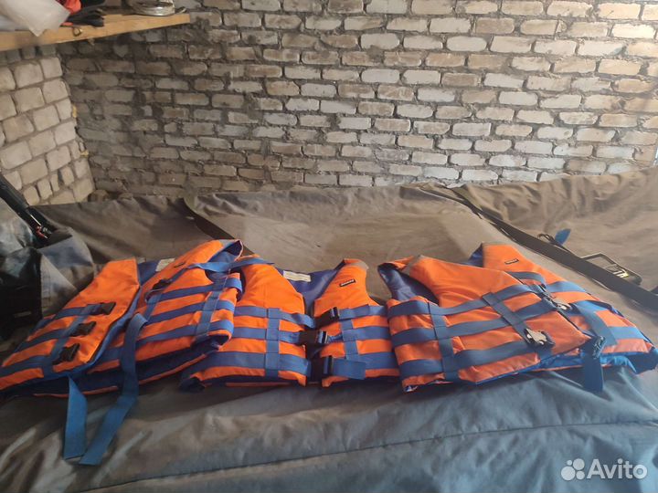 Продам пвх лодку с мотором