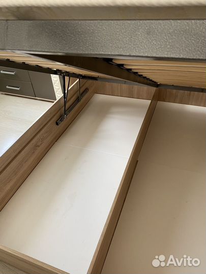 Спальный гарнитур