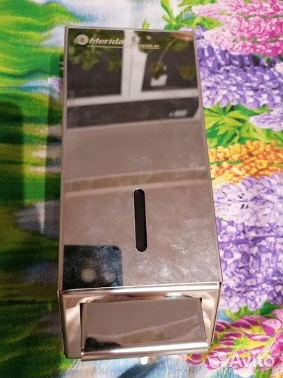 Диспенсер для жидкого мыла