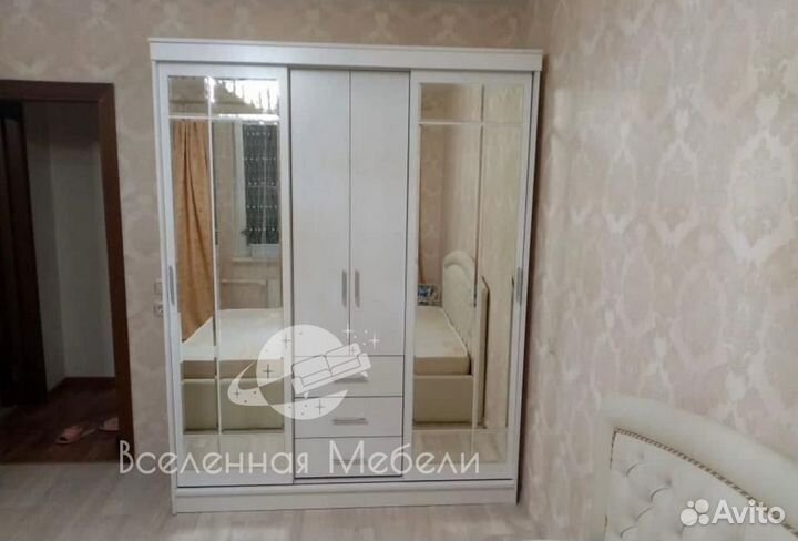 Шкаф купе с зеркалом